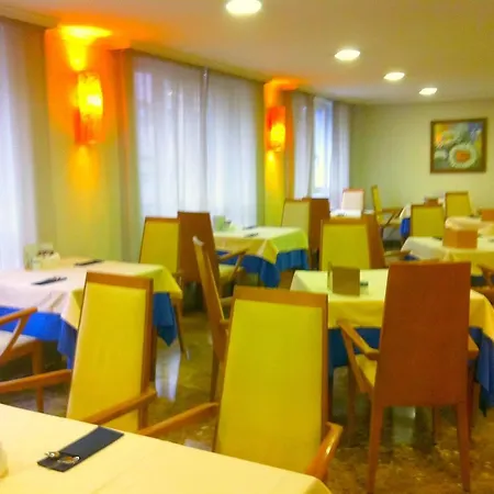 מלון Gelmirez 3*
